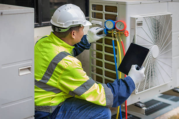 Professional Hvac technician working in Sumterville, FL